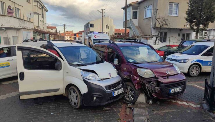 Edirne’de iki hafif ticari araç çarpıştı: Baba ve oğlu yaralandı