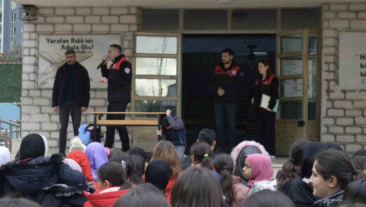 Esenyurt öğrenciler afet bilinci eğitimleri ile bilinçleniyor