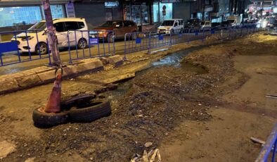 Güngören’de İSKİ’nin çalışması sırasında aynı yol ikinci kez çöktü