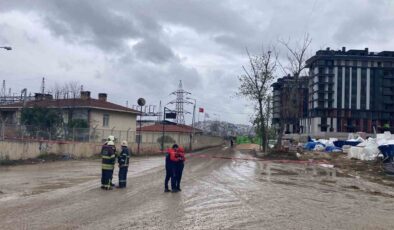 İş makinesi doğalgaz borusunu deldi, 13 mahallenin gazı kesildi