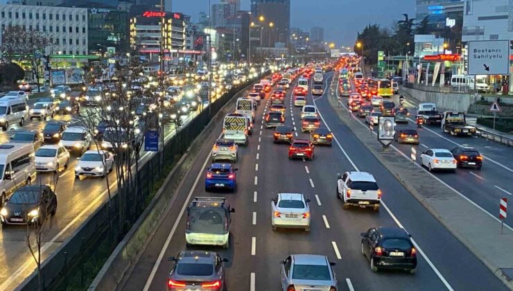 İstanbul’da trafik yoğunluğu yüzde 90’a ulaştı