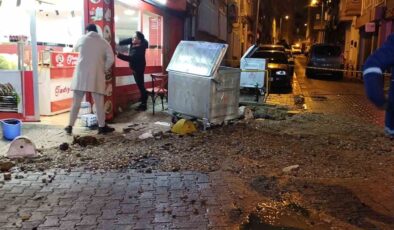 Kadıköy’de kanalizasyon borusu patladı, bir dükkan zarar gördü