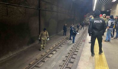 Marmaray’da tren aylarına atlayan şahıs hayatını kaybetti