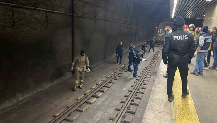 Marmaray’da tren aylarına atlayan şahıs hayatını kaybetti