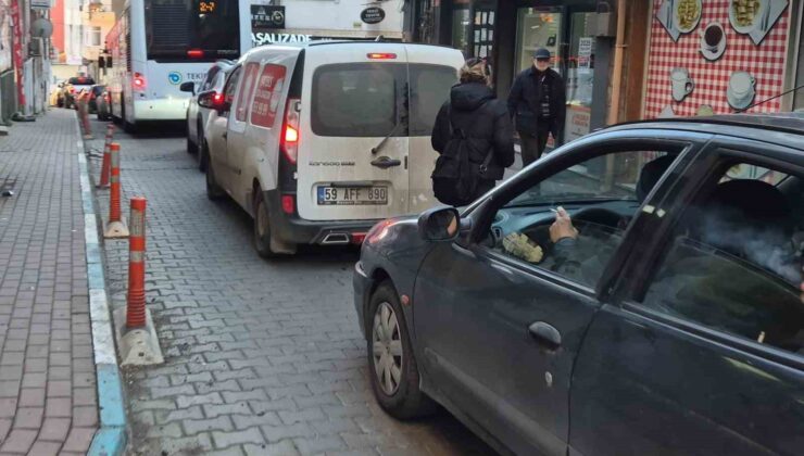 Süleymanpaşa’nın dar sokaklarında trafik çileye dönüşüyor