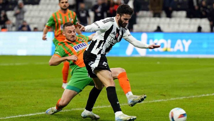 Trendyol Süper Lig: Beşiktaş: 1 – Corendon Alanyaspor: 1 (İlk yarı)