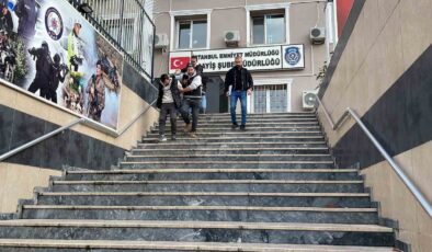 Tuzla’da otomobil çalan şüpheliler evden hırsızlık yaparken yakayı ele verdi