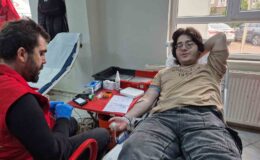 Üniversite öğrencilerinden kan bağışı