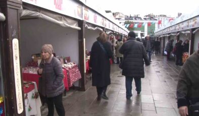 Üsküdar’da kadın el emeği ürünler yılbaşı pazarında satışa çıktı