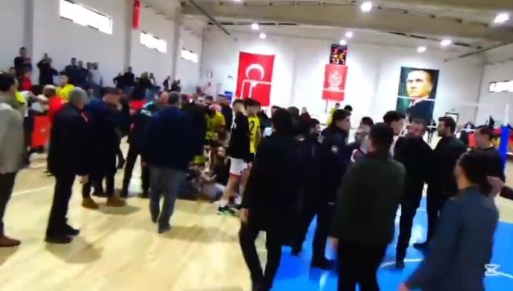 Voleybolculara taraftarlar saldırdı: 3 sporcu yaralandı