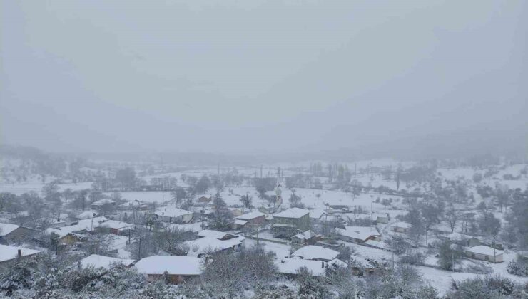 Yenice’nin yüksek kesimlerindeki dağ köyleri beyaza büründü