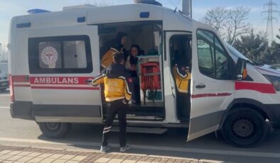 Avcılar’da yol vermeme kavgası kadın sürücü kolundan bıçakladı