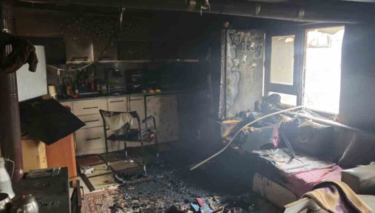 Balıkesir’de ev yanan ev küle döndü