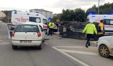 Bilecik’te yan devrilen otomobilin sürücüsü yaralandı