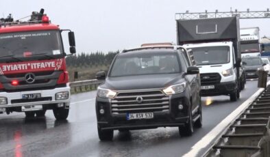 Büyükçekmece TEM otoyolunda seyir halindeki midibüs alev topuna döndü