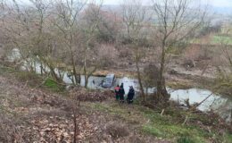 Çanakkale’de araç çaya uçtu: 1 yaralı, 1 kayıp