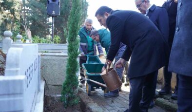 Cemal Süreya vefatının 35. yılında kabri başında kır çiçekleriyle anıldı