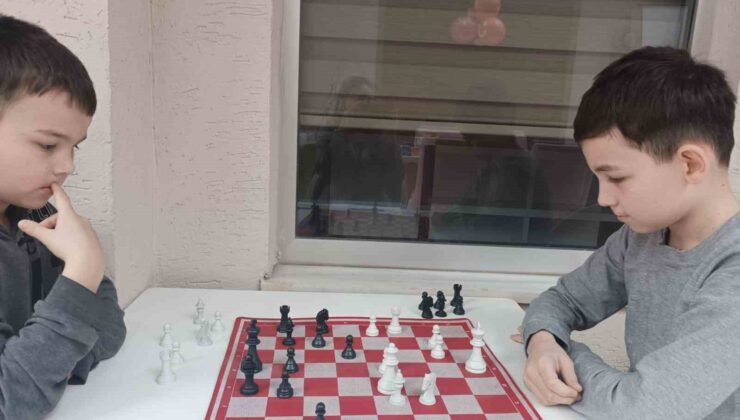 Çocuklar kütüphanede hem eğleniyor, hem de öğreniyor