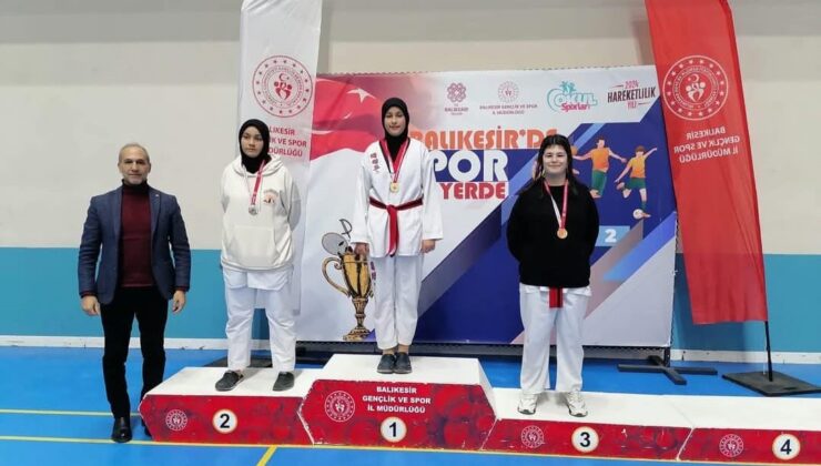 Edremit Anadolu İmam Hatip Lisesi Öğrencileri Taekwondo il müsabakalarında ödül kazandı