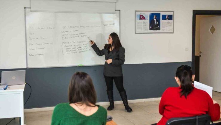 Esenyurt’ta Eğitimle güçlenen kadınlar bu kursta geleceklerine yön veriyor