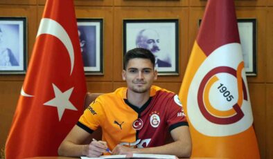 Galatasaray, iki genç futbolcunun sözleşmesini uzattı