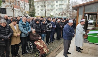 Gözyaşları arasında son yolculuğuna uğurlandı