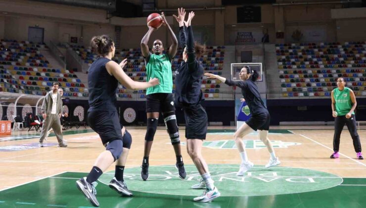 İzmit’in kadın basketbolcuları rotayı Nesibe Aydın maçına çevirdi