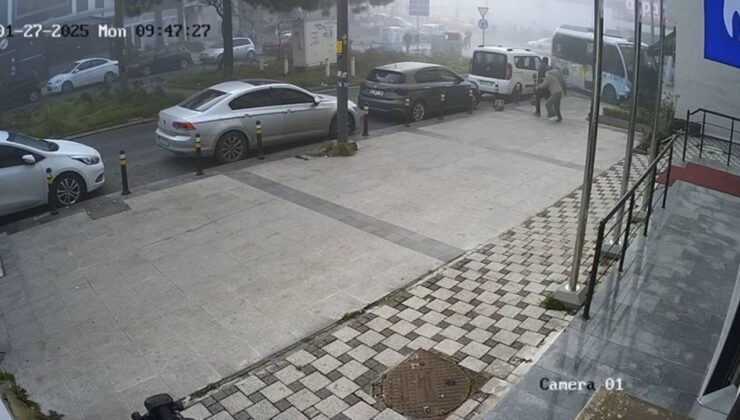 Kartal’da kuaföre dalan minibüsün kaza anı güvenlik kamerasına yansıdı
