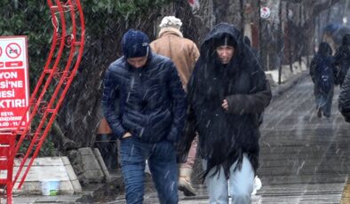 Kırklareli’nde kar yağışı etkili oluyor