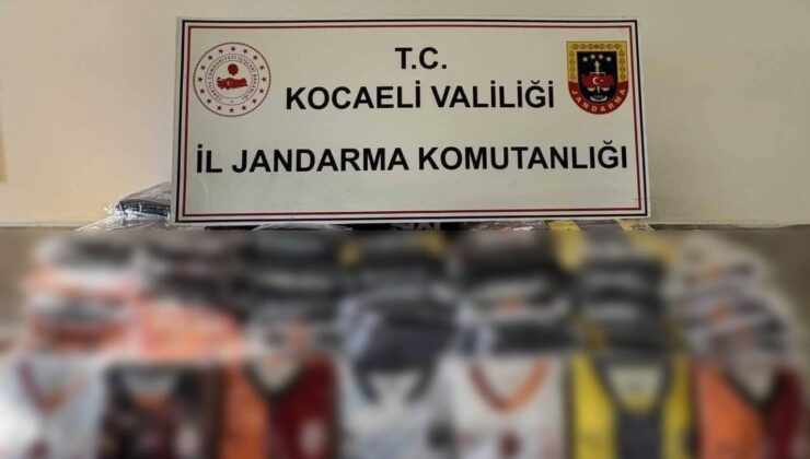 Kocaeli’de bin 206 kaçak futbol takımı forması ele geçirildi