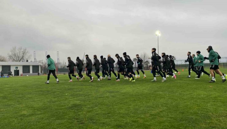 Kocaelispor’un yeni transferi Samet Yalçın ilk idmanına çıktı