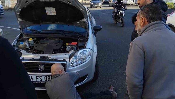 Motora sıkışan kedi kurtarıldı