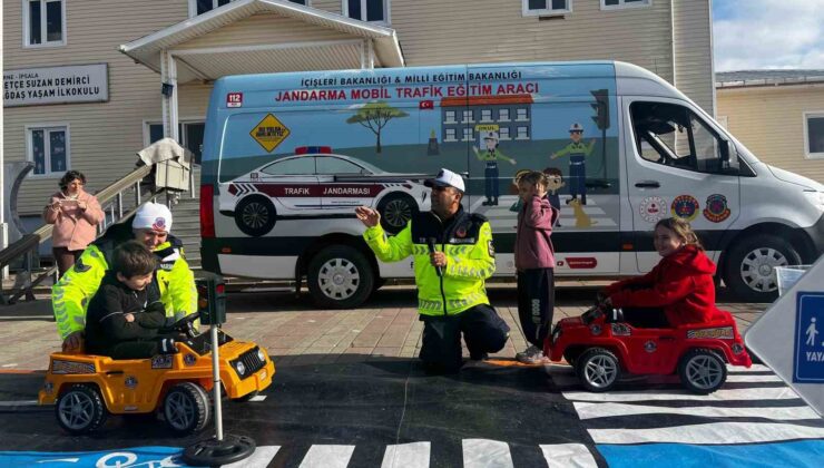 Öğrencilere trafik eğitimi