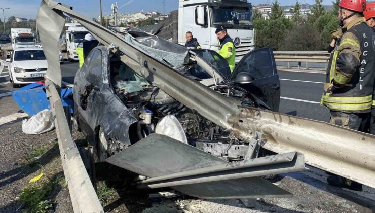 Otomobil bariyerlere girdi: 1’i ağır 4 yaralı