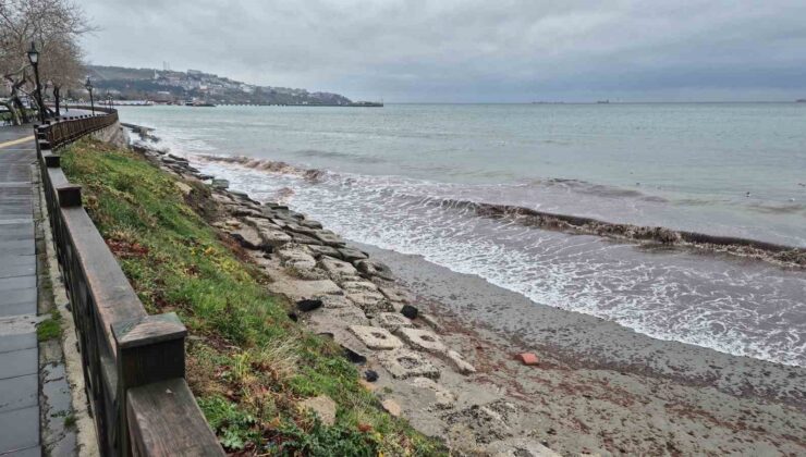 Poyraz fırtınası nedeniyle balıkçılar denize açılamadı