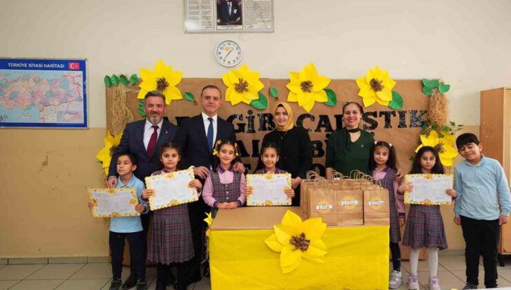 Sancaktepe Belediye Başkanı Yeğin öğrencilerin karne sevincine ortak oldu