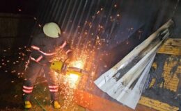 Sapanca’da bungalov alevlere teslim oldu