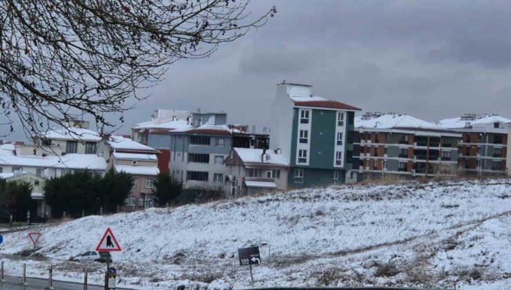 Tekirdağ’da kar yağışı şehri beyaza bürüdü