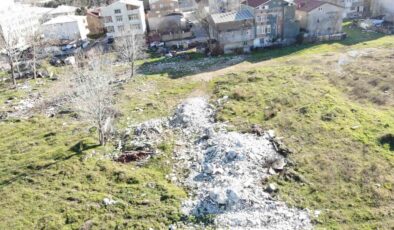 Tuzla’da moloz dağları ve su birikintileri halkın sağlığını tehdit ediyor