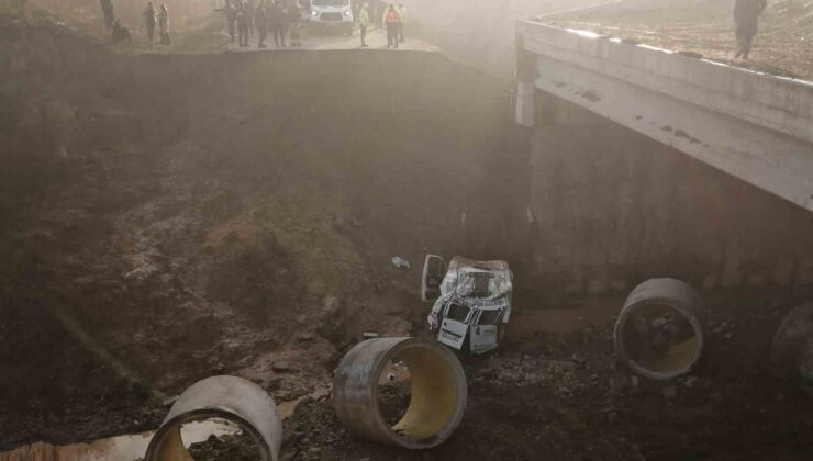 Tuzla’da servis minibüsü dere yatağına uçtu: 3 ölü, 13 yaralı
