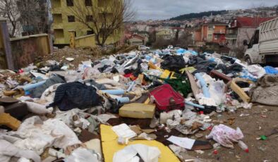 Üsküdar’da çöp ve moloz yığını krizi: Mahalleli isyan etti