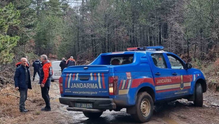 Yalova’da ormanda araçları çamura saplanan 2 kişi kurtarıldı