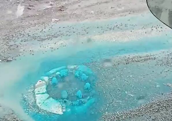 Yalova’da rögardan mavi renkli su taştı