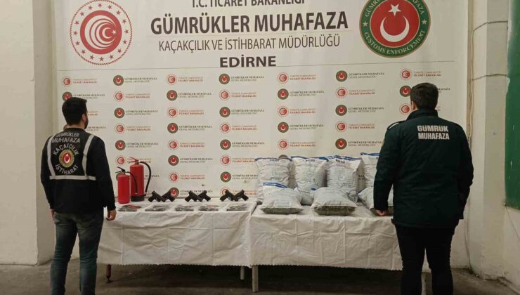 Yangın tüpüne ve tırın çeşitli yerlerine gizlenmiş tabanca ile mermi ele geçirildi
