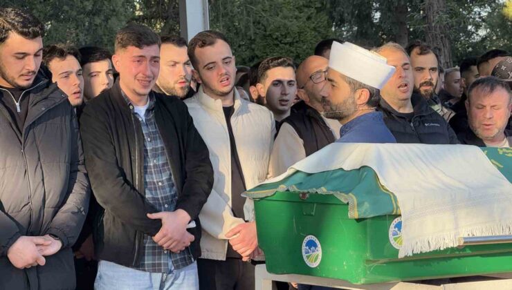 Yılbaşı gecesi bıçaklı kavgada ölmüştü: 20 yaşındaki genç son yolculuğuna uğurlandı