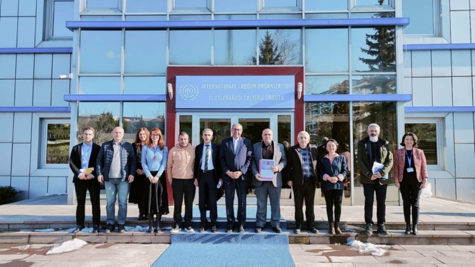Çıraklar dünyaya seslendi.