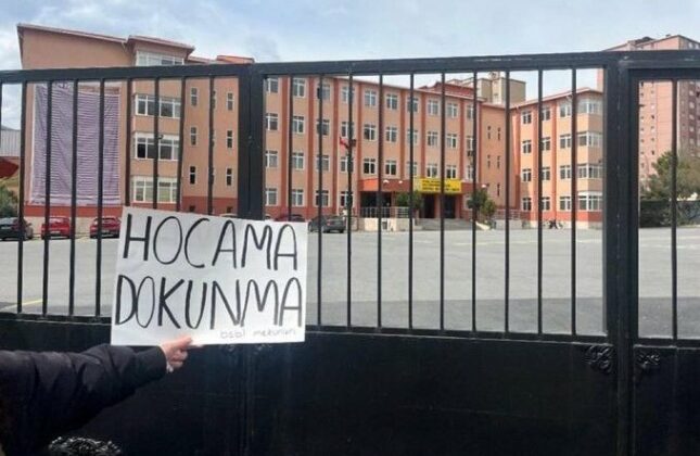 Öğretmenlerine destek olan öğrencilerin velilerine idare baskısı