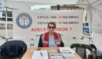 Emeklilikte Adalet Derneği ‘adil kademeli emeklilik’ talebiyle Şehreküstü Meydanı’nda Toplandı