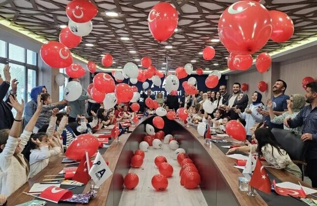 A Parti: “23 Nisan, bir ülkenin kaderini çocukların gözlerine yazdığı gün”