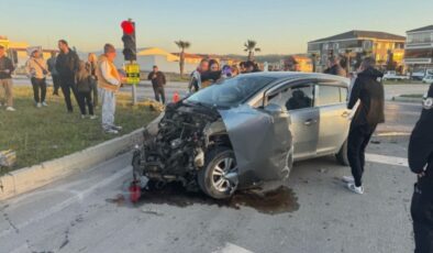 Yangın ihbarına giden itfaiye aracı otomobil ile çarpıştı: 2 yaralı